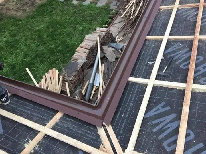  Reparati acoperisuri