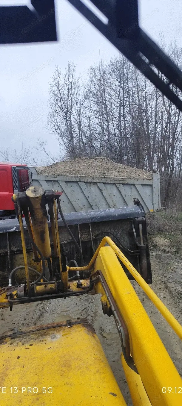 De închiriat utilaje 