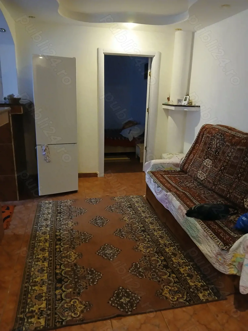 Închiriez apartament cu doua camere 