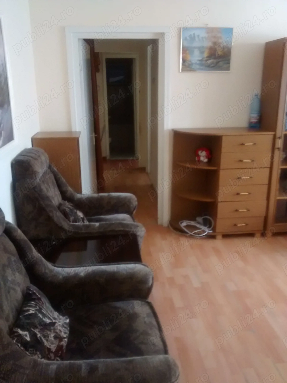 Apartament 3 camere, etaj 2 4, centrală proprie, zonă centrală - lângă Primărie