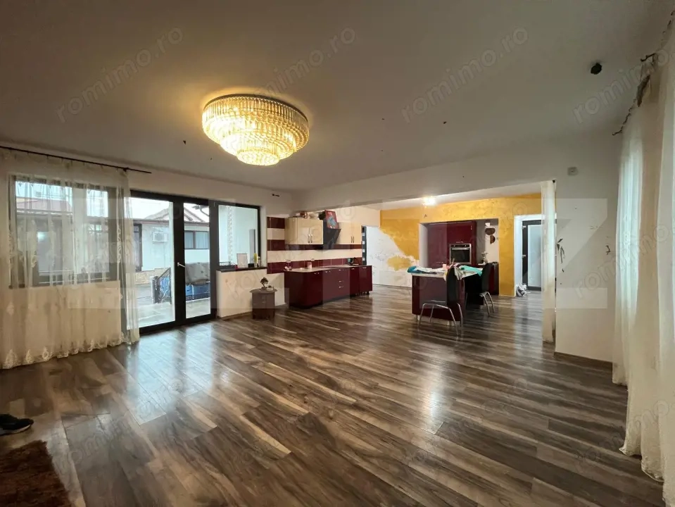 Casa pe parter + anexa locuibila, 215 mp utili, 571 mp teren, Damila