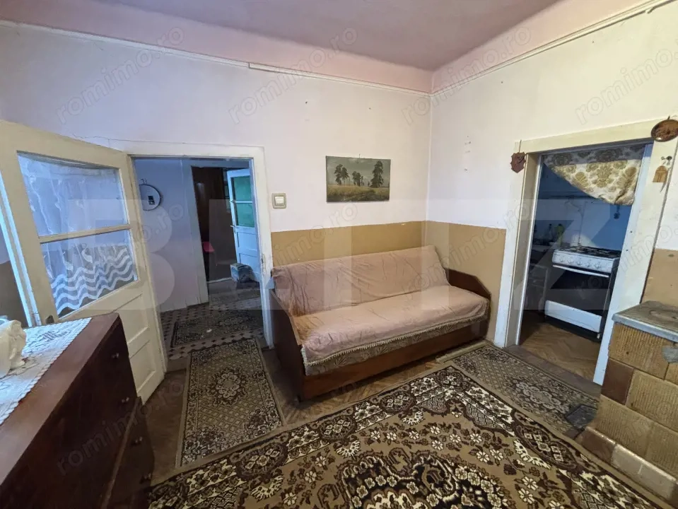 Casa de vanzare, cu 2 camere.