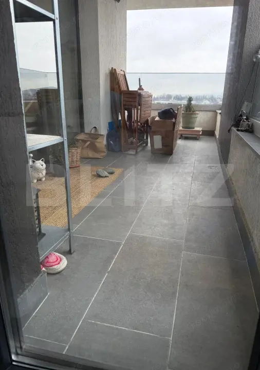 Apartament cu 3 camere, 84 mp, parcare subterana, zona - Tractorul
