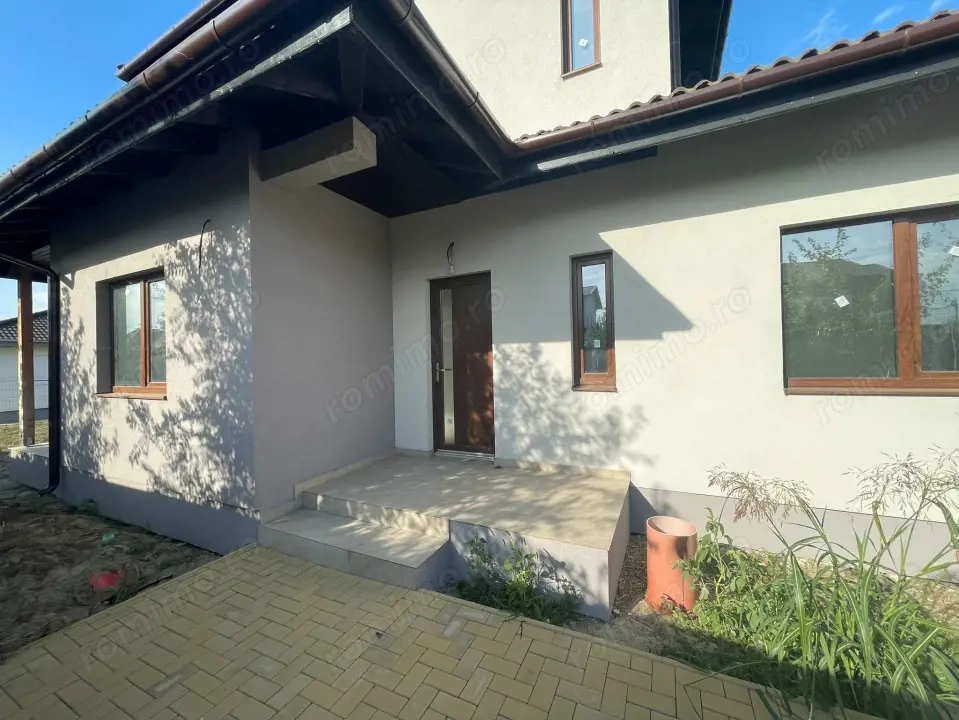 Duplex pe parter 4 camere - Mosnita Noua