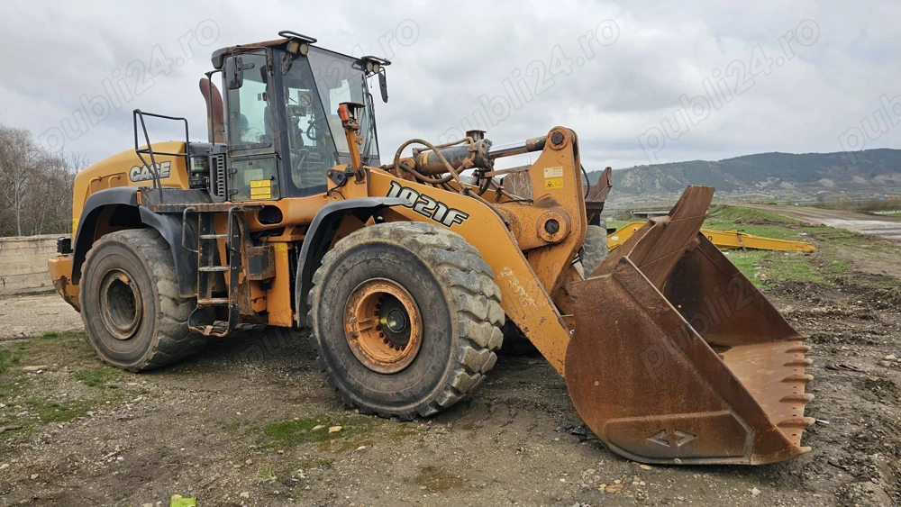 Încărcător frontal CASE 1021 F