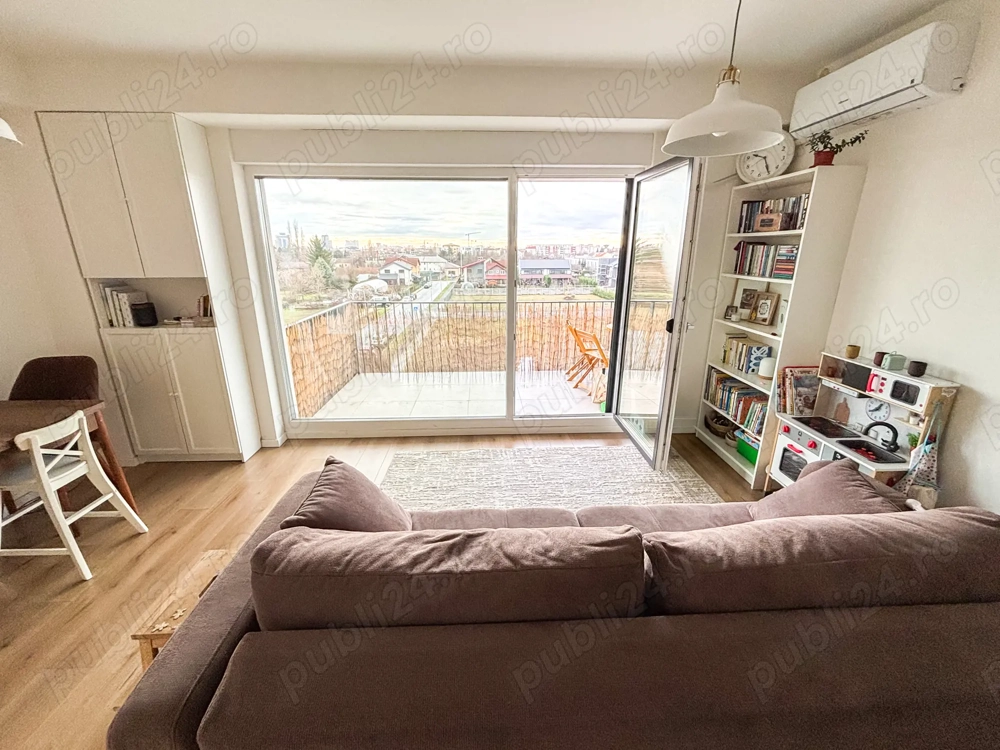 3 camere cu chiriaș   650   lună (an 1), 700   lună (an 2)