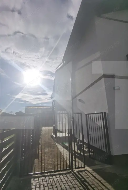 Oportunitate în Cartierul Planetelor: Duplex cu 3 Dormitoare și Curte Generoasa
