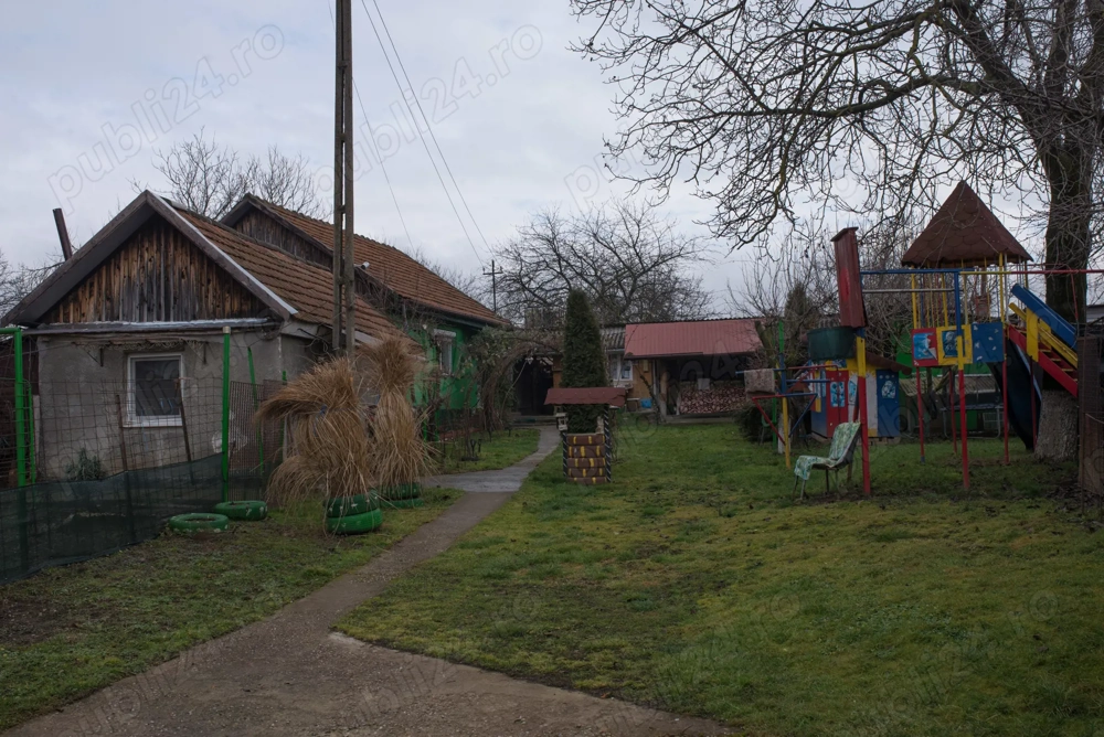 Vand casa in comuna Lugasu de Jos judetul Bihor