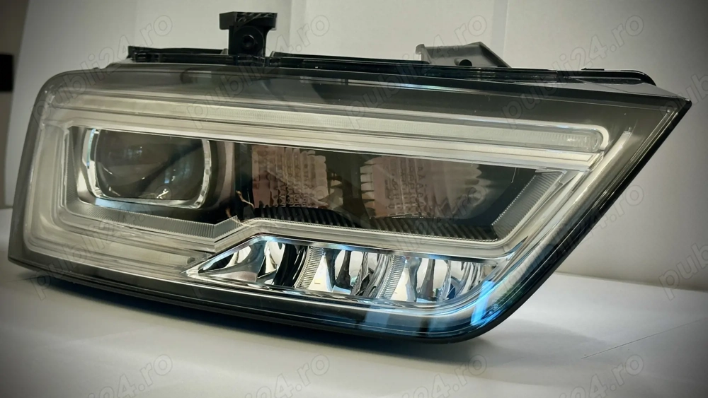Far LED Audi Q3 Complet - 8U0941034 - in stare foarte buna