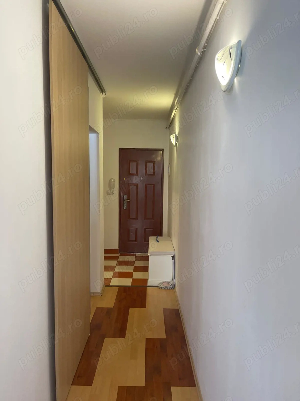 Inchiriez in Bloc Nou, O camere, Piata Verde