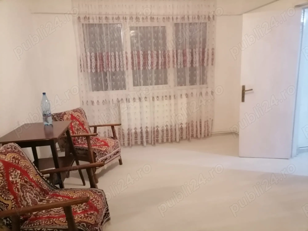 Închiriez apartament cu două camere pe strada Luceafărului nr 7.