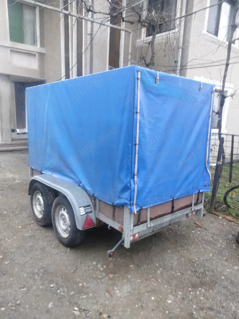 Vând remorca 2 axe cu prelata