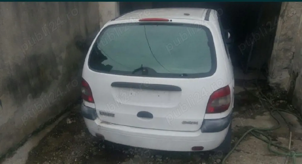 Dezmembrez Renault Scenic 1.9 DCI 