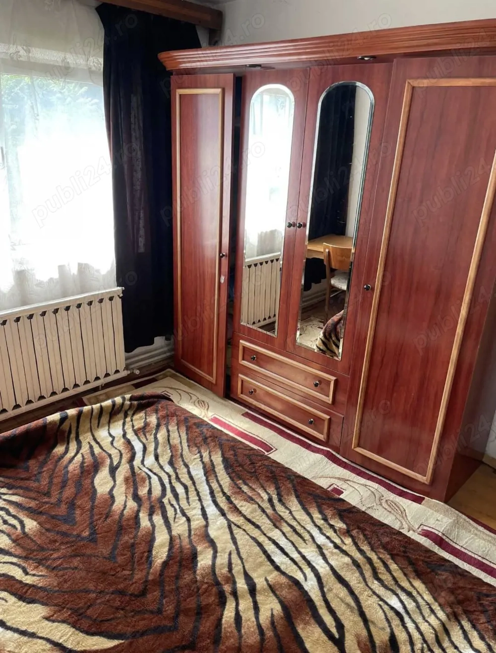 Apartament 3 camere decomandate în Ștei de vânzare, împreună cu garaj