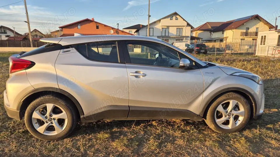 Toyota C-HR Hybrid 1.8, 2019   Economic, fiabil, ideal pentru oraș