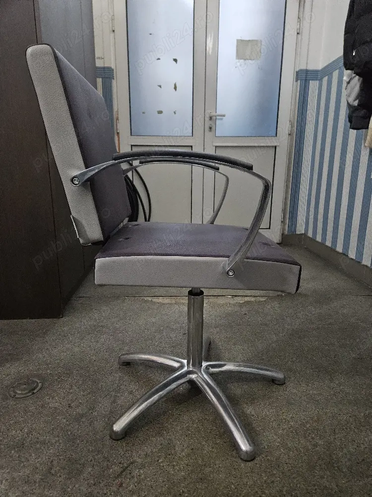 vand scaun client coafor