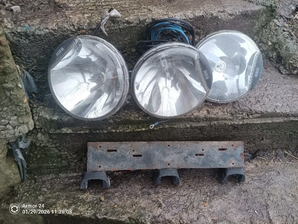 vand proiectoare auto 12 v din  Suedia