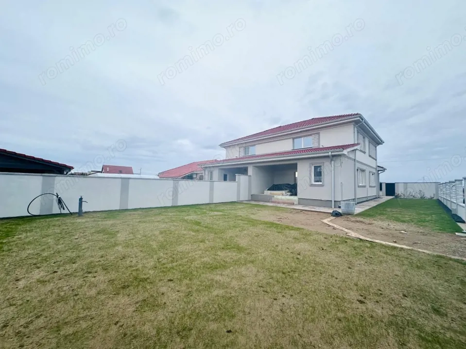 Duplex zona foarte buna- 4 camere si 3 bai - Mosnita Noua 