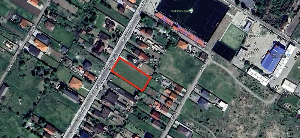 2 terenuri intravilan imprejmuite 