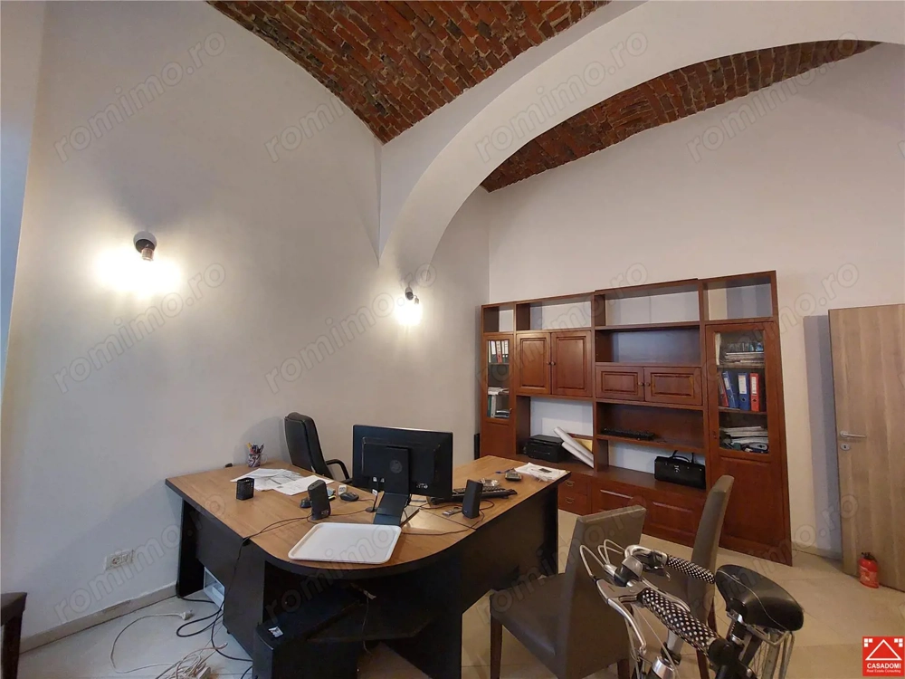 PRET REDUS! Apartament ultracentral, pentru locuit sau birou