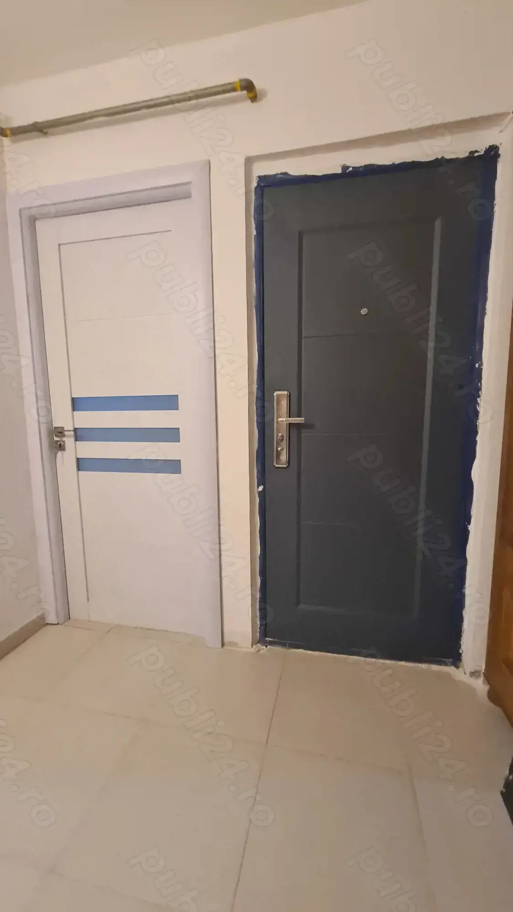 Vand apartament cu doua camere, decomandat, etaj1 in Curtea de Arges