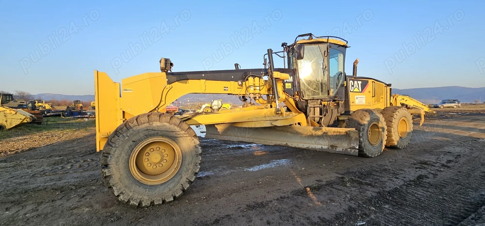Greder Caterpillar CAT 14M scarificator si lamă