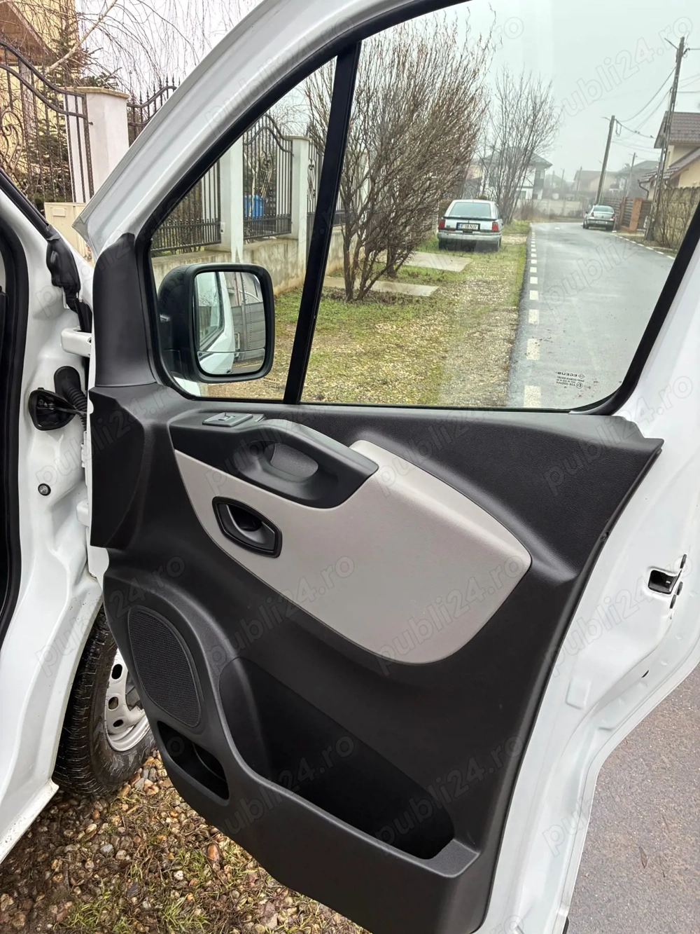 RENAULT TRAFIC 6 locuri + duba  modelul lung