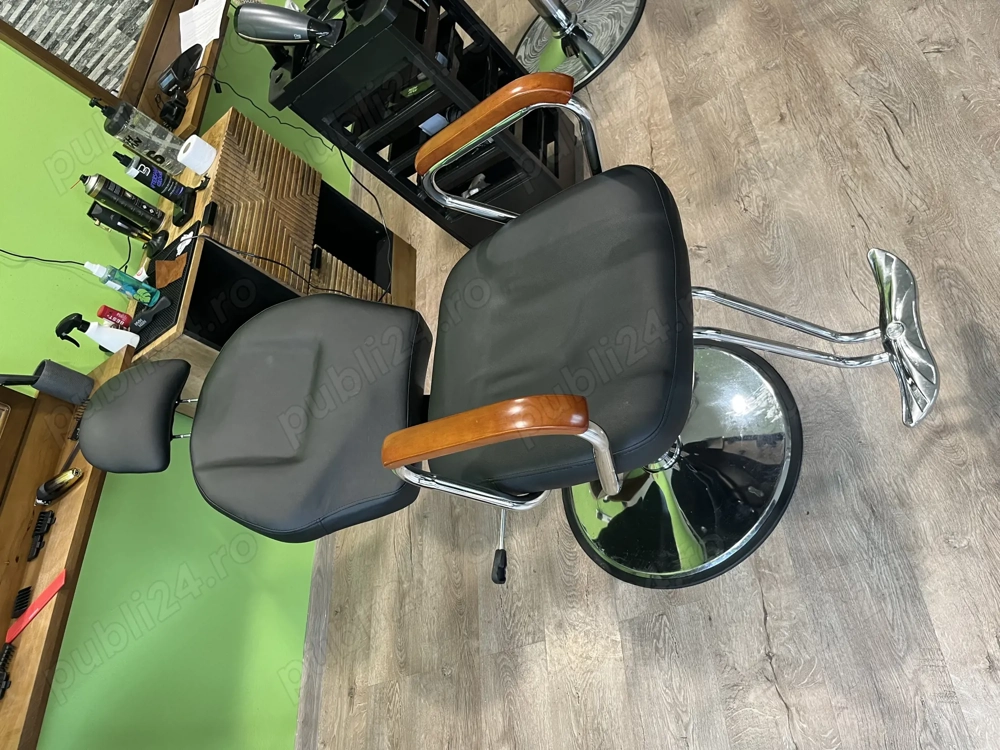 Vand scaun si oglinda frizerie 