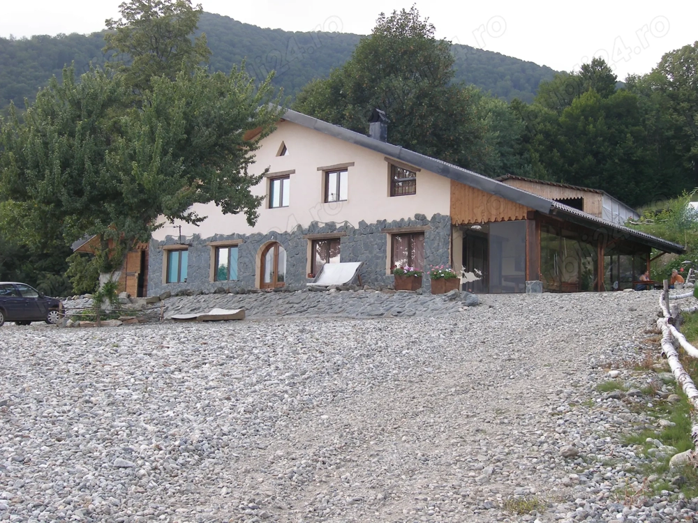 De vanzare Cabana in Carpatii Meridionali, langa Lacul Poiana Rusca, Teregova.  