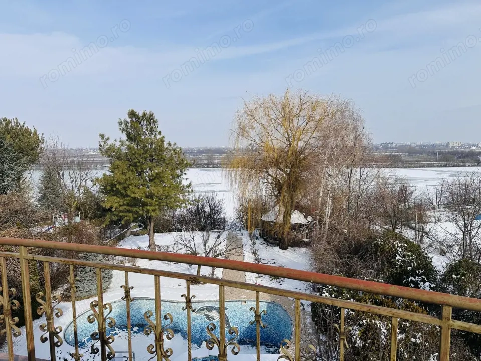 Resedinta emblematica in Chiajna-Rosu pe malul lacului, 785 mp, 2500 mp teren 