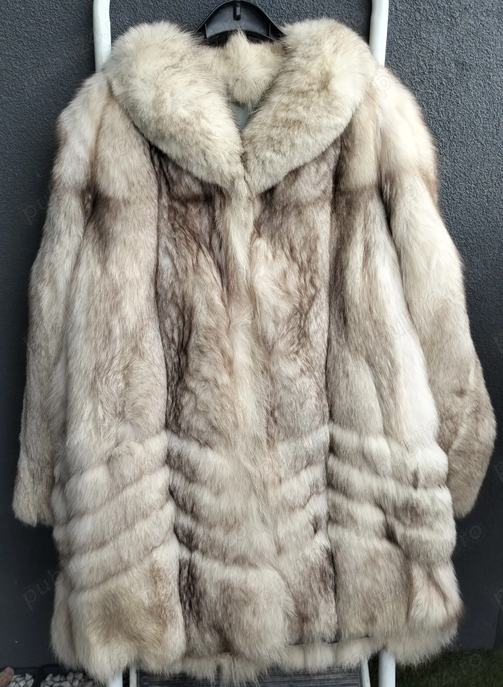 Vând  blana de vulpe argintie 