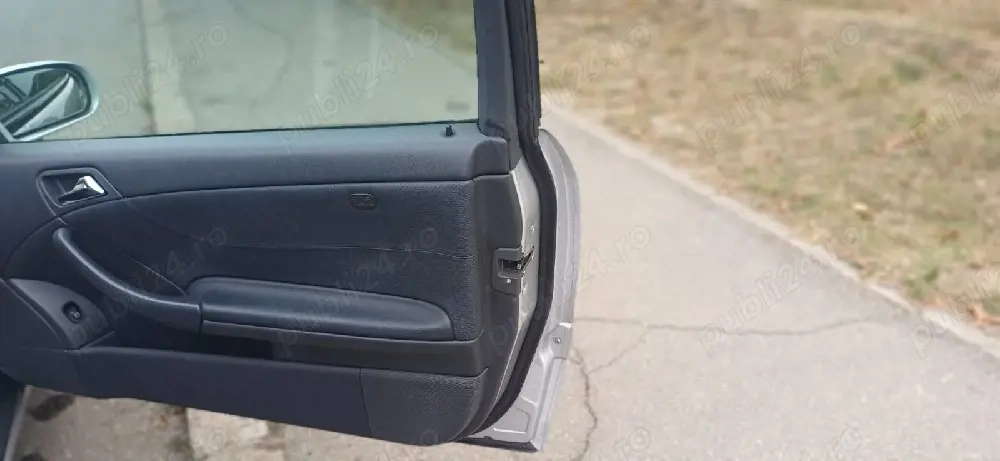 Vind Mercedes C 200 Kompresor  benzinar , motor 1998,gri 2 usi, din 2001. 