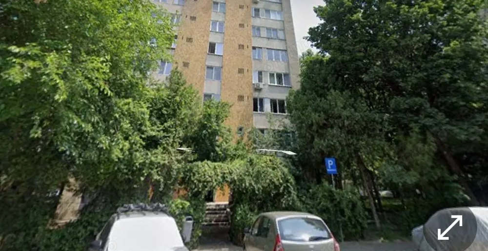 Apartament 3 camere, intre Bld. Obregia si Emil Racovita. Loc de parcare