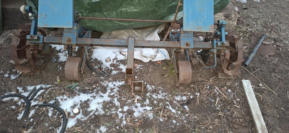 Semănătoare porumb motocultor 