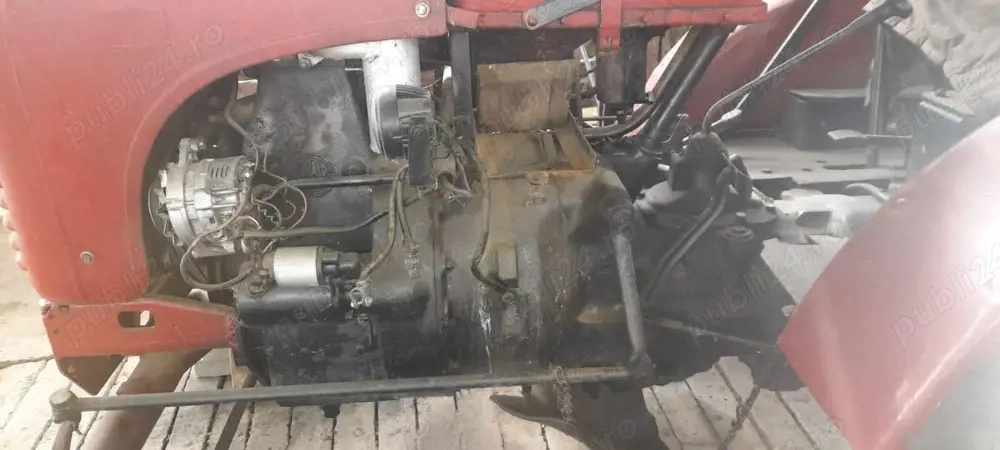 Tractor cu cositoare si remorca