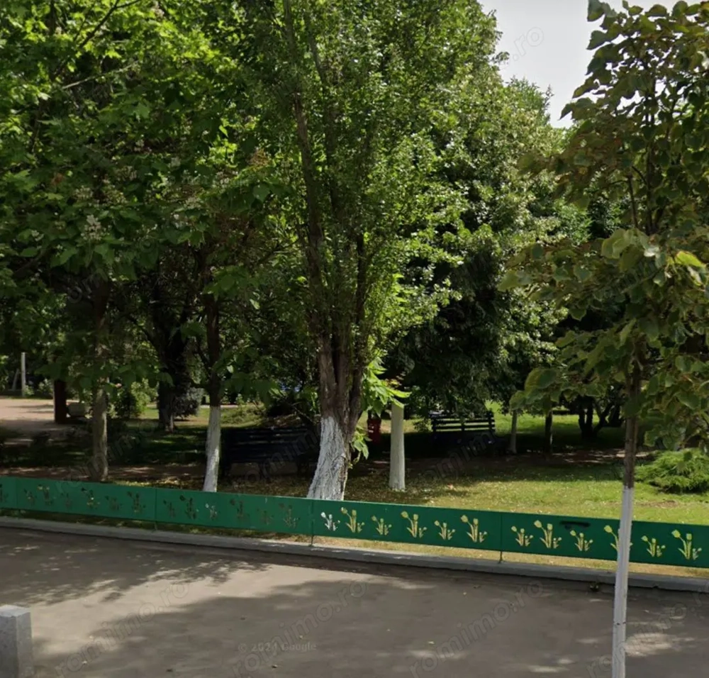 Apartament 4 camere,  zona Parc Tineretului. Loc parcare.