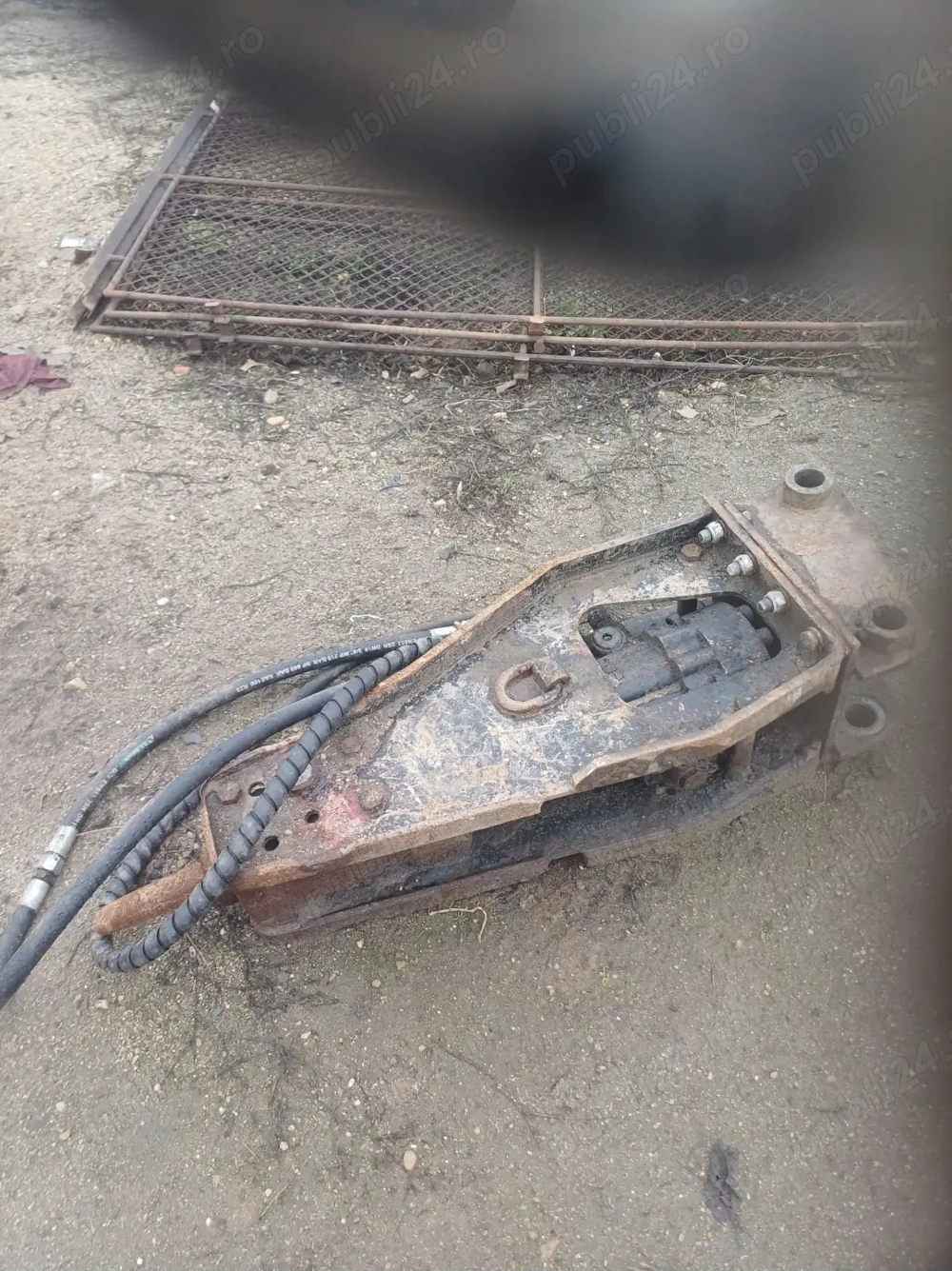 Vând picamar, cupa de 40, cupa trapezoidala JCB3cx cupa buldoexcavator