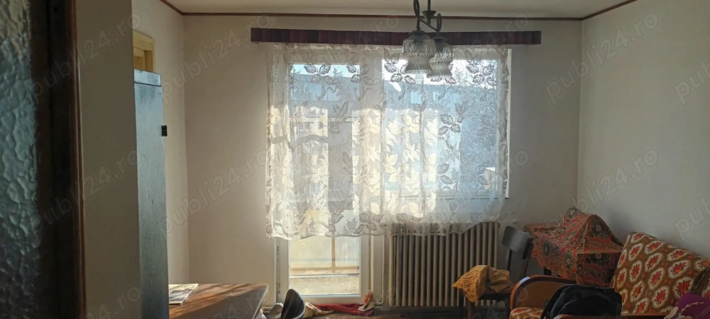 VÂND ap. 2 camere decomandate, centrală proprie, geamuri termopane, constr. din cărămidă