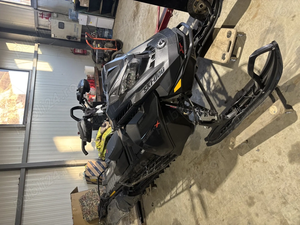 Snowmobil summit x Expert 