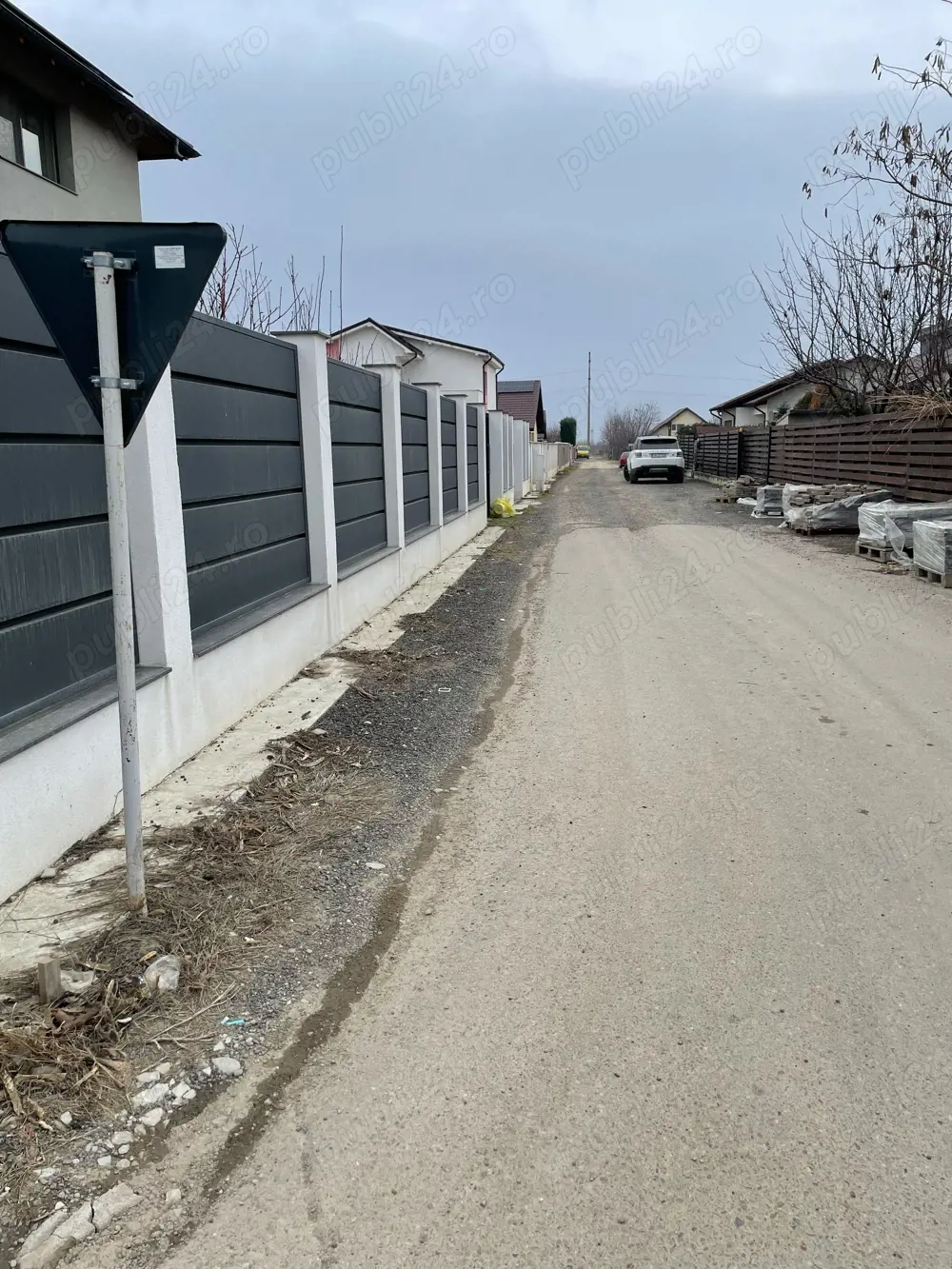 vând teren intravilan