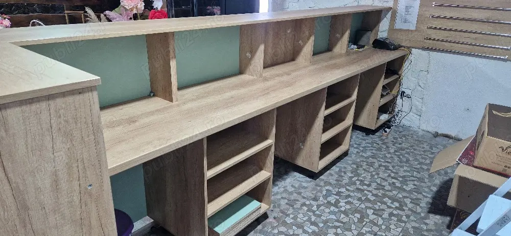 Vand mobilier spațiu comercial