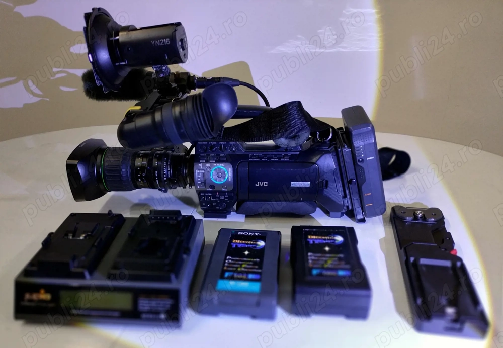 VÂND  Camere video cu accesorii profesionale