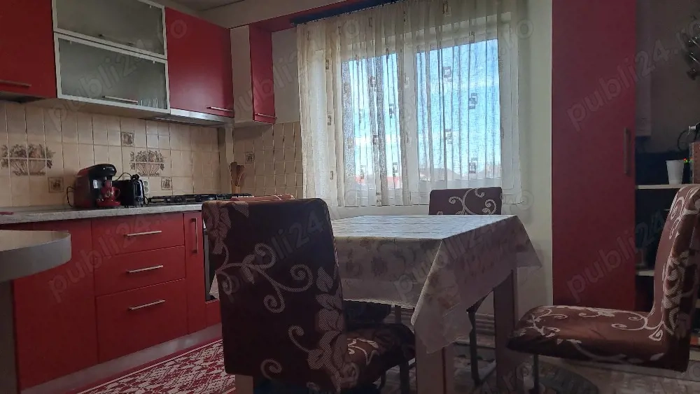De vanzare direct de la propietar apartament cu 3 camere . 110.000 euro negociabil