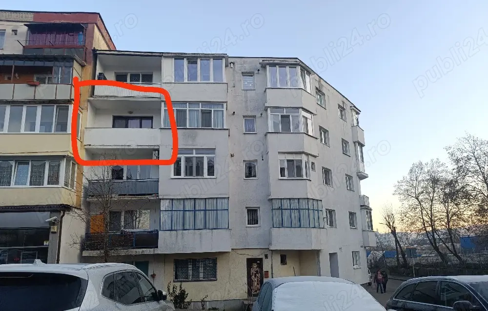 închiriez apartament cu 2 camere 