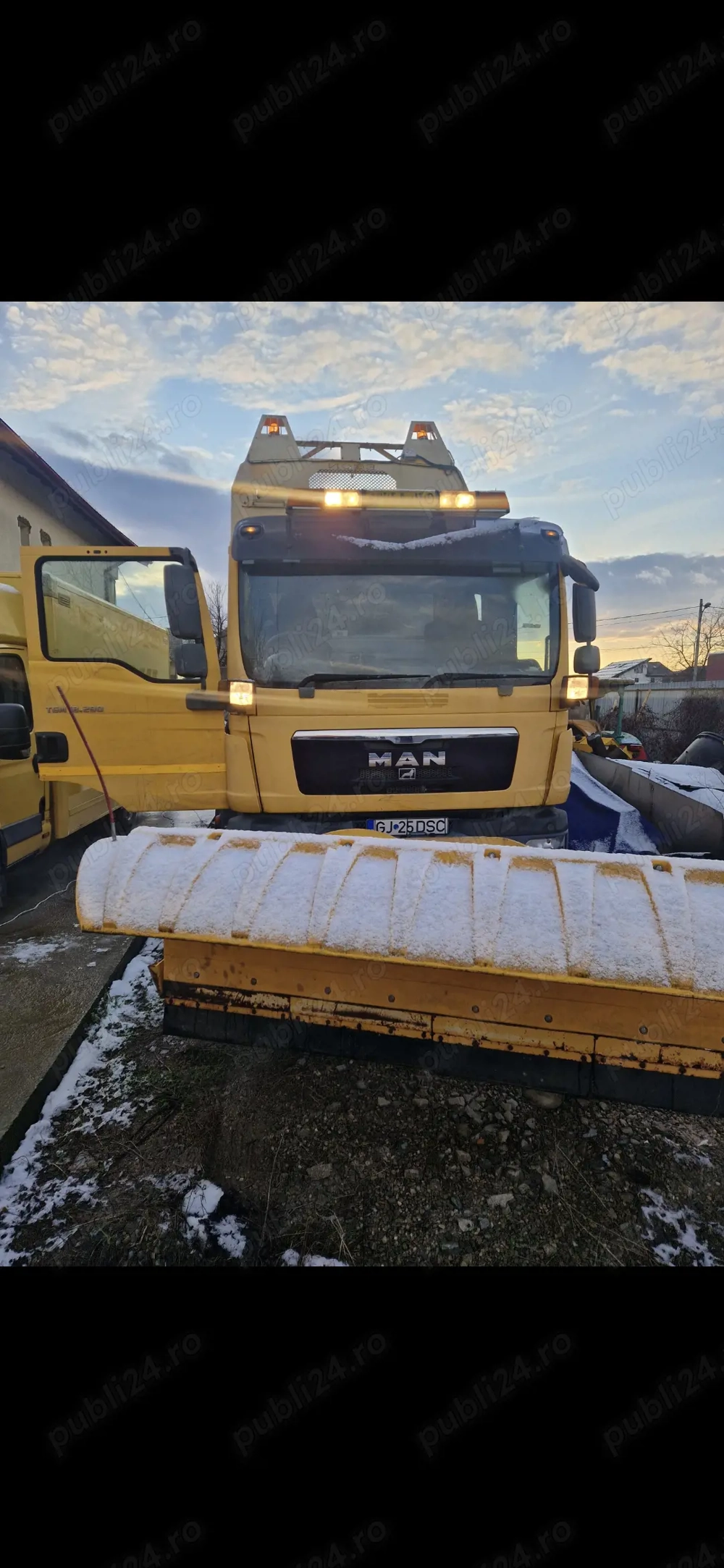 Auto basculanta MAN 2011 4 4 echipata pt. deszapezire
