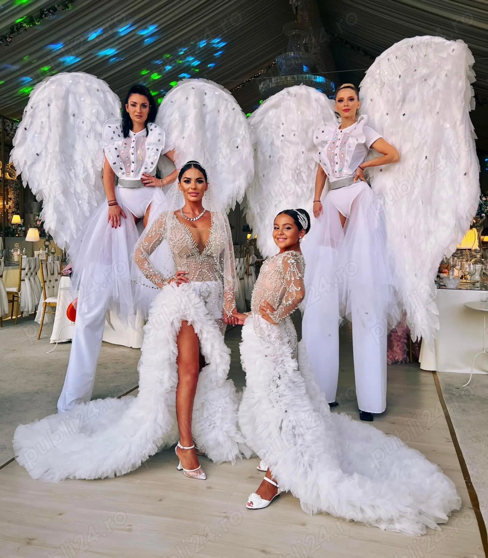 Vand Rochii de mireasă ( mama , fică ) 