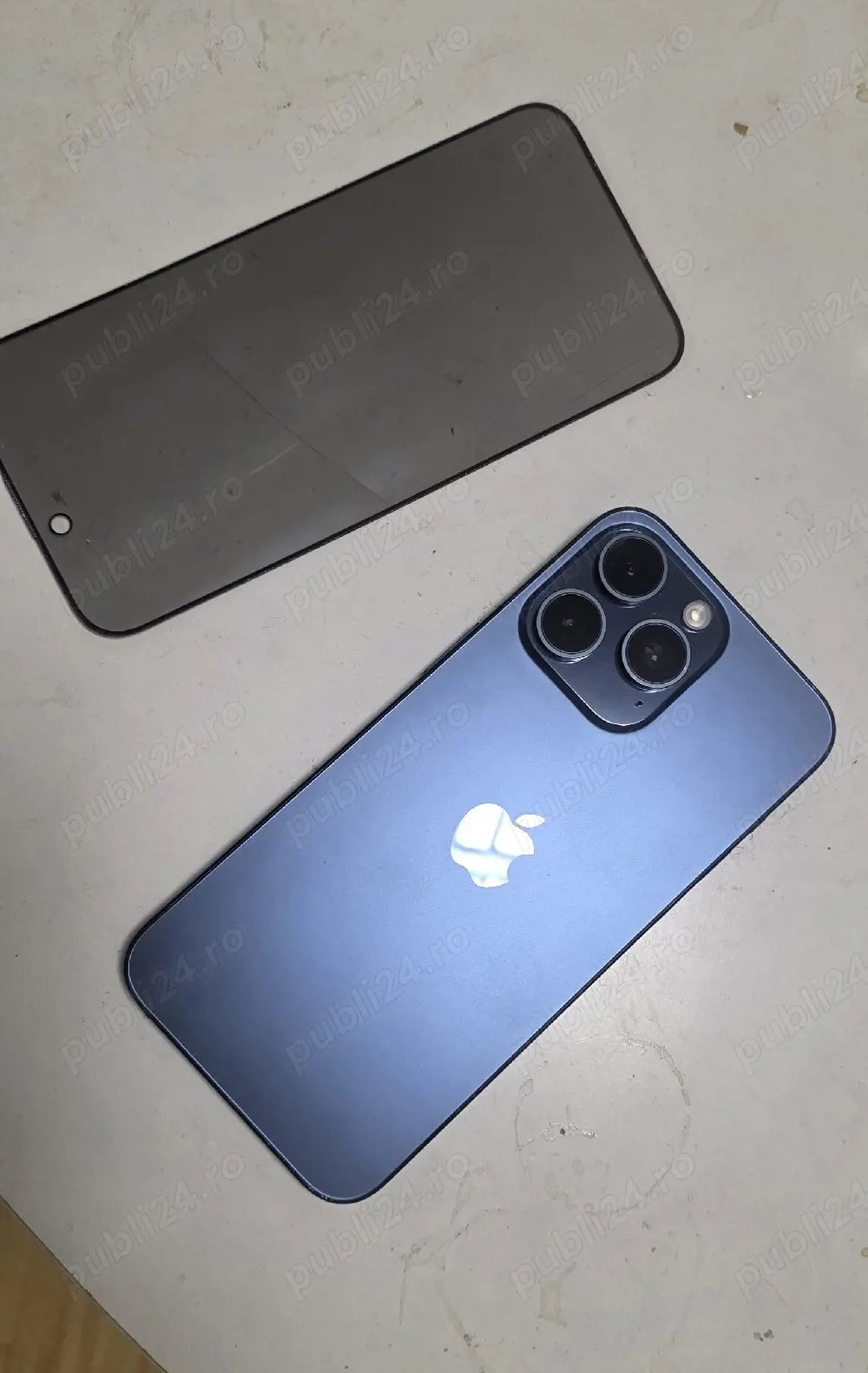 iphone 15 pro max stare fb liber 