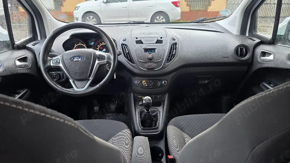 Închiriez Ford Turneo Curier 1.5 Diesel,5 Locuri de la 15 euro zi