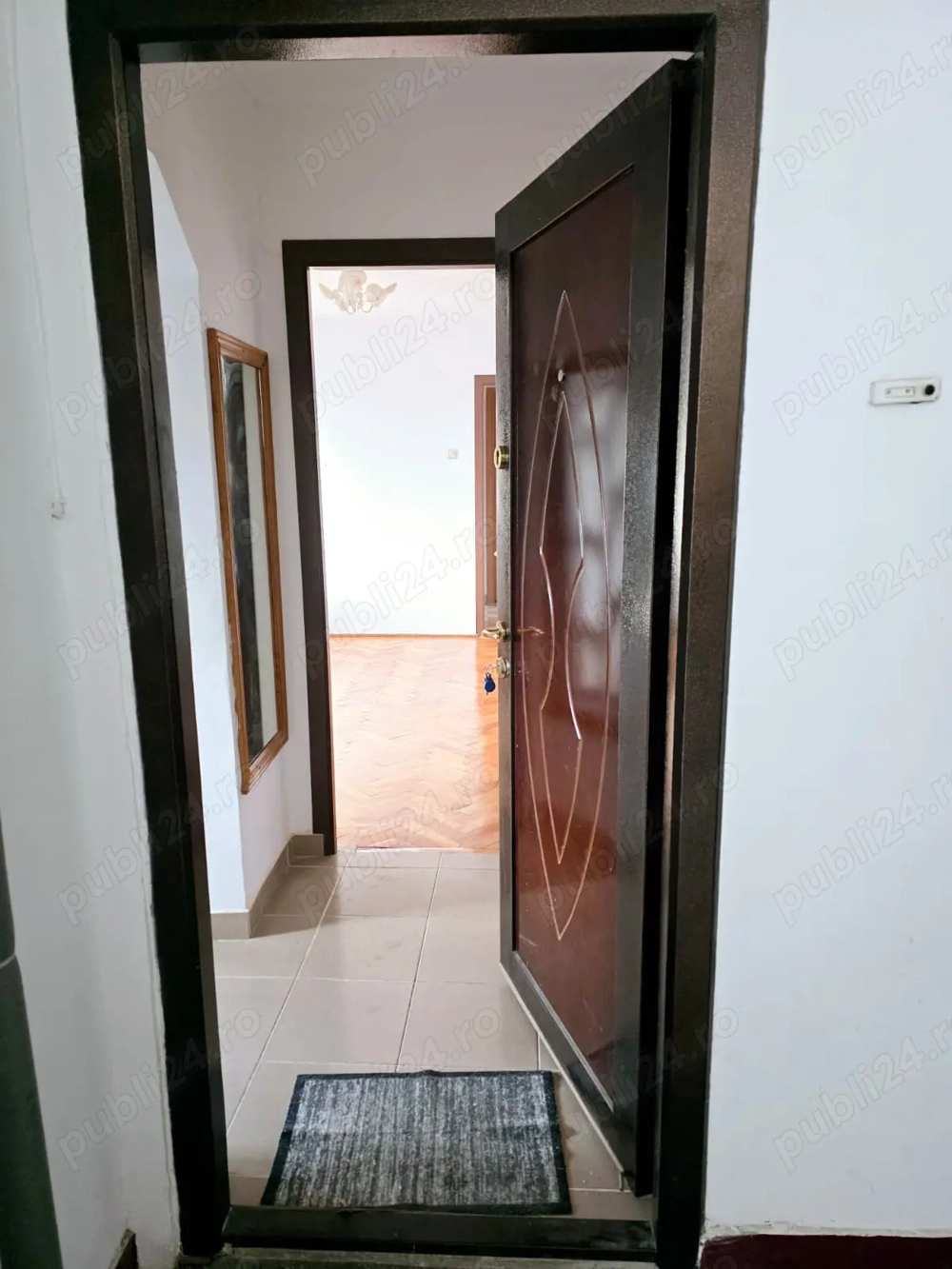 Vand apartament 2 camere zona centrala, super imbunatatit, Valcea