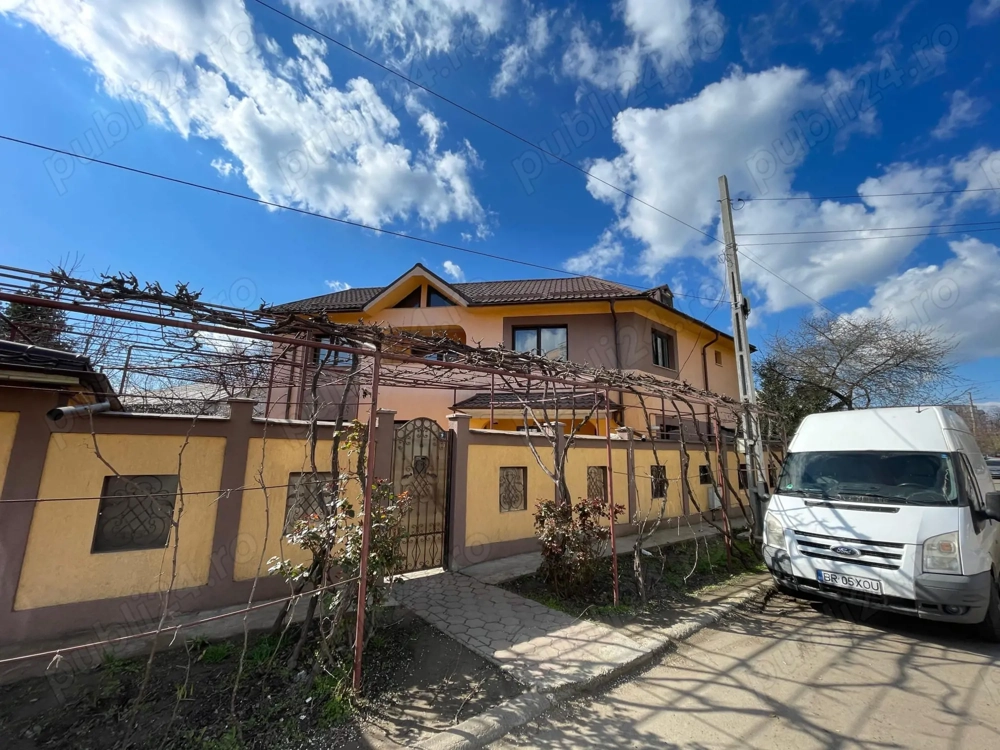 Vând proprietate P+1